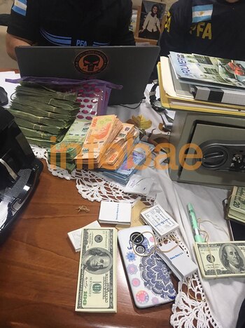 Parte del dinero incautado en