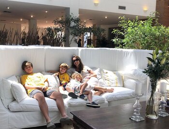 Pampita, en un hotel de