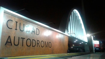 El ingreso principal del autódromo