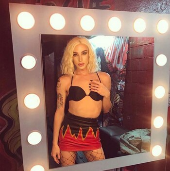 La Chica del Fuego, antes