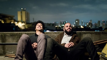 Luis Navarro y Henrique Santana en “Pico de Neblina” (HBO)