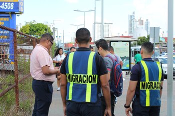 Autoridades de migración de Panamá.
