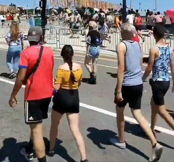 La gente miraba incrédula el