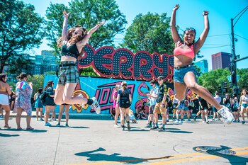 El acceso al escenario Perru’s,