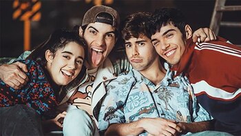 La obra raíces cuenta la