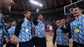 Los jugadores argentinos celebran después