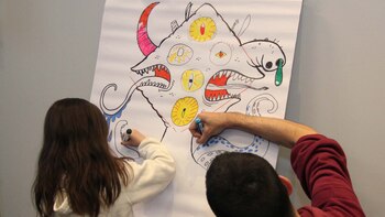 Los chicos en un taller