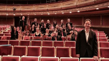 García Alarcón vive en Europa, donde pudo concretar su carrera