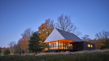El American Institute of Architects (AIA), una organización para profesionales de la industria, seleccionó 12 diseños residenciales notables y los nombró ganadores de los Premios de Vivienda 2019 (AIA)