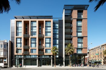 En San Francisco, California, se encuentra la Comunidad Bill Sorro, que alberga 67 unidades para familias de bajos ingresos y adultos con discapacidades (Kennerly Architecture & Planning)