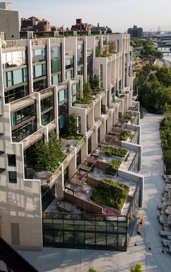 Pierhouse en Brooklyn, se encuentra al lado del puerto de Nueva York y el puente de Brooklyn (Marvel Architects)