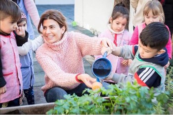 Junto a los niños del