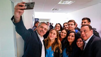 Fernández recorrió el centro universitario