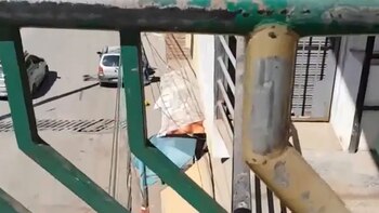 El puente del que cayeron