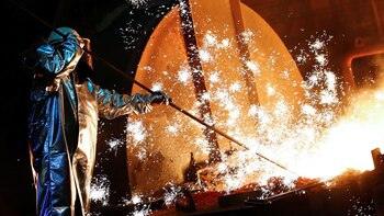 Un trabajador siderúrgico del conglomerado