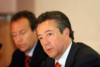 Dos años más tarde abandonó