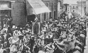 Zapata y zapatistas (Foto: AHUNAM)