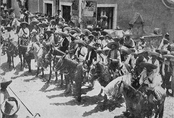 El general Zapata y sus principales subalternos, en su entrada a Cuernavaca. (Foto: AHUNAM)