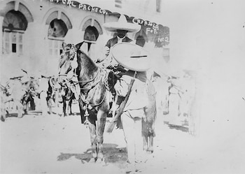 Emiliano Zapata a caballo (Foto: AHUNAM)
