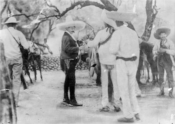 Emiliano Zapata, en uno de sus campamentos del estado de Morelos Plano general en donde aparece el jefe de la Revolución del sur, (Foto: AHUNAM)