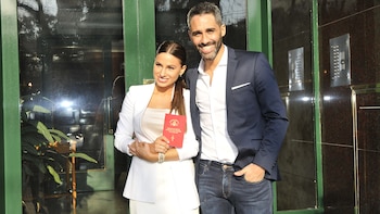 El Pollo Álvarez y Estefanía