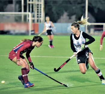 Delfi se desempeña como capitana