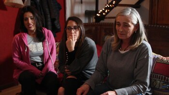 Hoy en día trabaja limpiando casas, pero como tiene lupus no puede esforzarse demasiado. “Mis hijos me ayudan”, dice