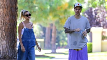 Así se quedaron Hailey y BIeber al ver a la mujer (The Grosby Group)