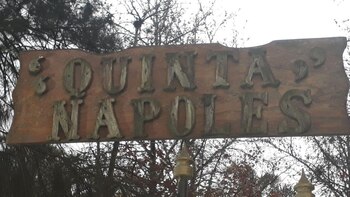 El cartel con el nombre de “Quinta Nápoles”, en honor al Predio “Hacienda Nápoles” que había construido Pablo Escobar