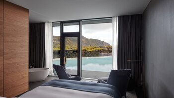El estudio de arquitectura utilizó materiales como la lava y el musgo para fusionar el edificio a la perfección con el medio ambiente (Blue Lagoon)