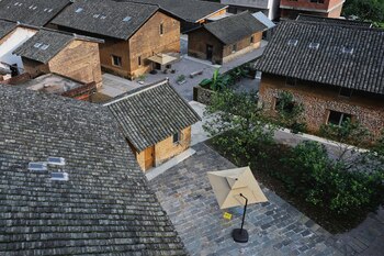 Ubicado en un pueblo entre Guilin y Yangshoo junto al río Li en China, se encuentra el XY Yunlu Hotel (Shengliang Su)