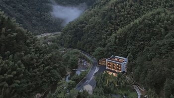 El Yule Mountain Resort había sido una granja antes de su transformación por la firma de diseño china Continuation Studio (Continuation Studio)