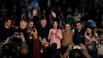 Mauricio Macri y María Eugenia Vidal en el escenario del Centro Asturiano