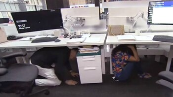 Esconderse y esperar a que el tirador cargue el arma para huir (Foto: Captura de pantalla / Telemundo)