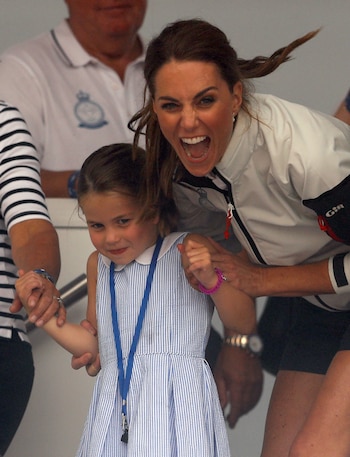 Kate Middleton, incómoda, festejó la