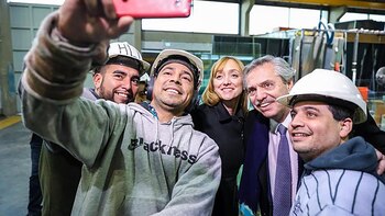 Alberto Fernández junto con Anabel