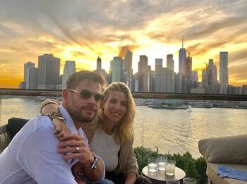 Es esposo de la también