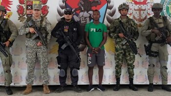 Las autoridades colombianas muestran al