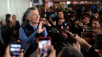 El presidente Mauricio Macri charló con periodistas luego de votar. EFE/Juan Ignacio Roncoroni