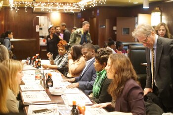 El contralor ofreció a Mark