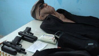 El hombre irrumpió en la