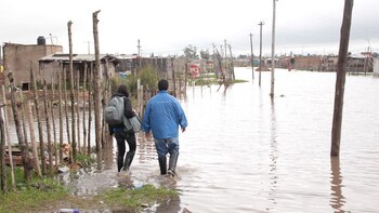 Casi ninguna vivenda de asentamientos tiene acceso al agua de red (TECHO)