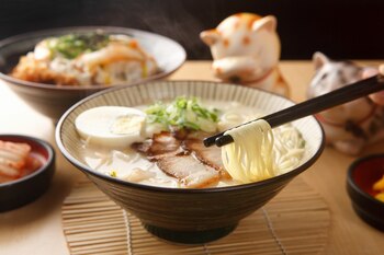 Popular en el mundo, el ramen japonés invade las redes sociales con gigantes cuencos de sopa que abren el apetito en un abrir y cerrar de ojos