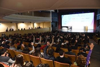 Con la presencia de 800 estudiantes de colegios secundario y también universitarios, se llevó a cabo una nueva edición de la Cumbre Internacional de Jóvenes Líderes (CIJL), en el teatro 25 de mayo