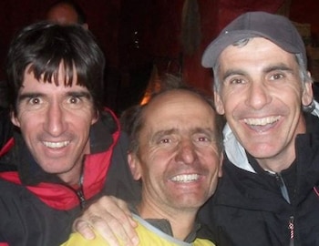 Junto a los rescatistas, apenas