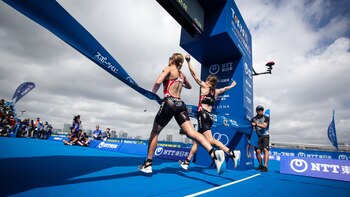 Las triatletas británicas fueron descalificadas de la competencia por no demostrar esfuerzo por ganar (Crédito: World Triathlon)