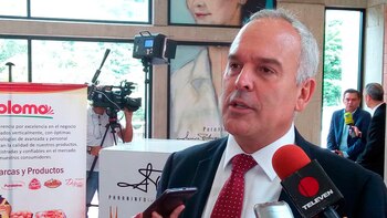 Aquiles Hopkins (Elizabeth Ostos)