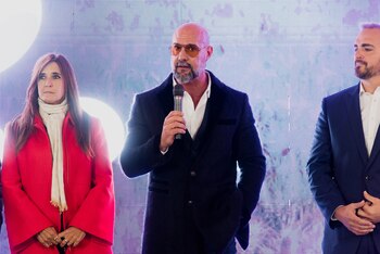 Ariel Olio junto a su