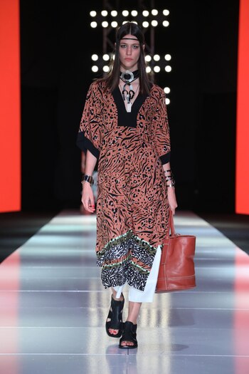 Mishka presentó en BAFWEEK su colección llamada Saudade. Inspirada en el espíritu bahiano de los 60 y los 70, con el mood estival y guiños festivos, alegres, coloridos, no decepcionaron esta nueva temporada