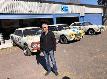 En su taller con los